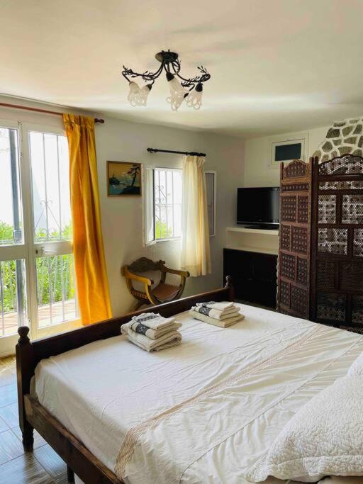 Charming 4 Bedroom Village Home With Patio Mijas Exterior photo